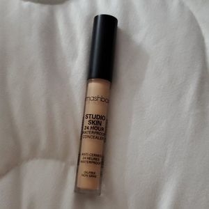 SMASHBOX STUDIO SKIN  LIGHT/MEDIUM NEW